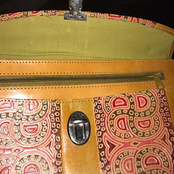 Leather hand clutch - Picture 5 of 7